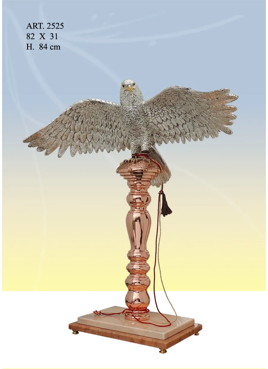 obrazek 1 Figura orła z roztwartymi skrzydłami