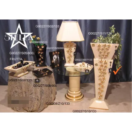 Picture An impressive ceramic column decorated with gold flowers