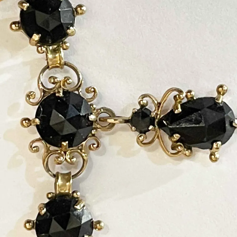 obrazek 6 Naszyjnik i bransoletka ze złota oraz onyksu z początku XX wieku