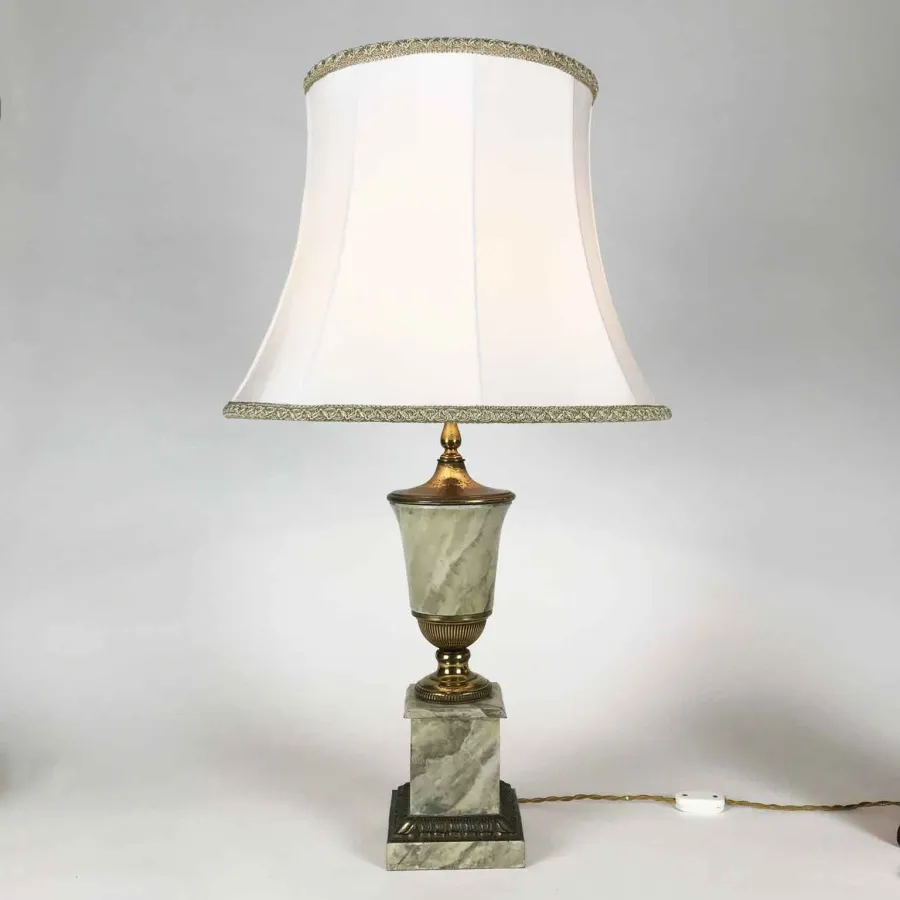 obrazek 2 Elegancka francuska lampa stołowa z metalu ozdobionego imitacją marmuru