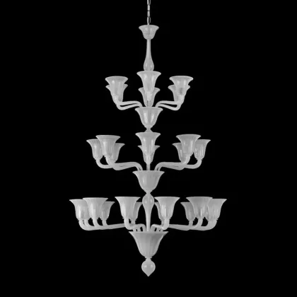 Zdjęcie Elegancki włoski żyrandol 26-lampowy ze szkła murano