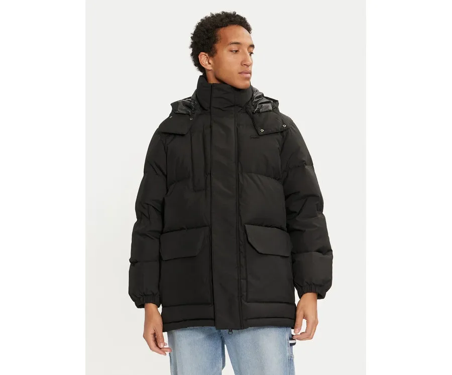 obrazek 1 Lacoste Kurtka puchowa BH1583 Czarny Regular Fit