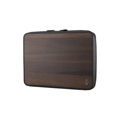 Zdjęcie Luksusowa torba na laptopa 15’’ z czarnej skóry bydlęcej i prawdziwego wędzonego drewna dębowego