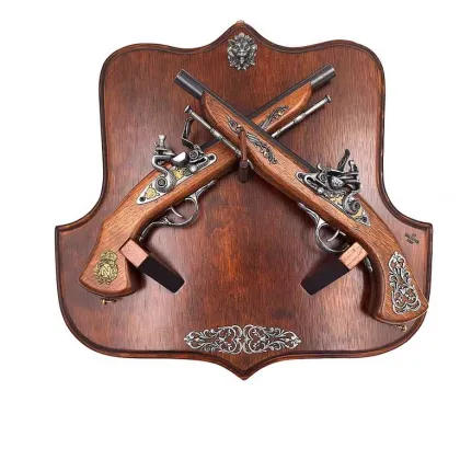 Zdjęcie Repliki 2 Pistoletów skałkowych na wieszaku – do powieszenia na ścianę