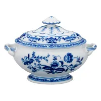 Picture Stylish porcelain vase from the Margão collection with a classic floral pattern - Vista Alegre