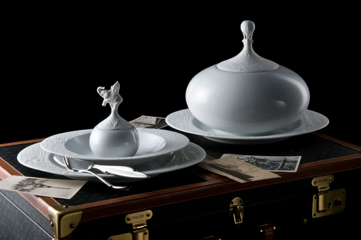 SERVICE DE TABLE NEUF 32 pces PORCELAINE SCHIRNDING BAVARIA (Neuf (Voir