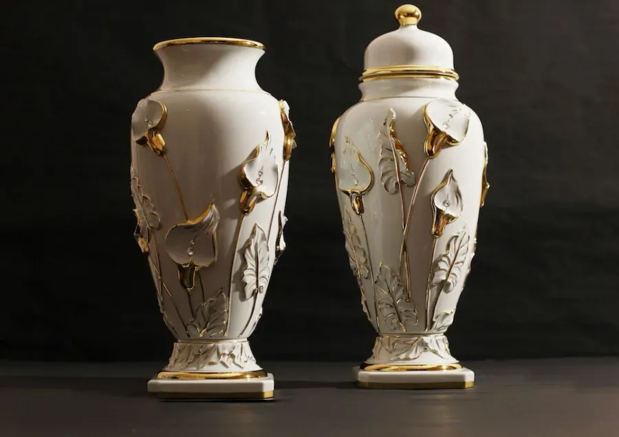 obrazek 1 Porcelanowy dzban z pokrywką z motywem liści i kryształami Swarovskiego