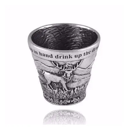 Zdjęcie Mały kieliszek do whisky zdobiony przyrodniczą scenką – prezent dla niego lub dla niej