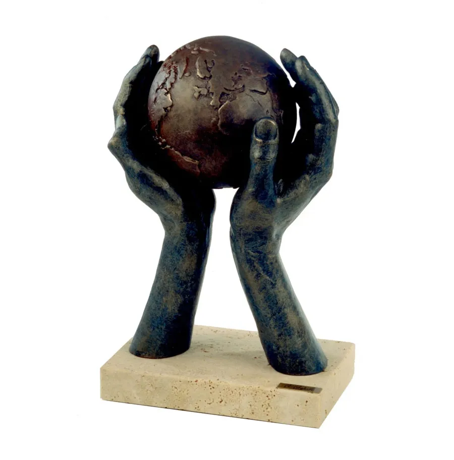 picture 1 A stunningly beautiful sculpture - Planet Earth