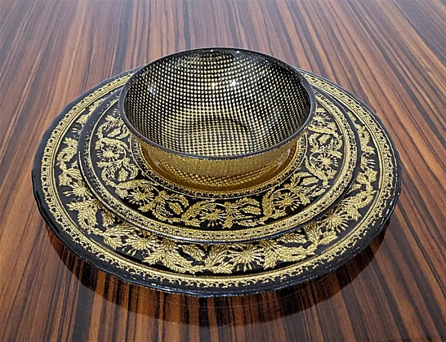 obrazek 8 Zjawiskowy duży talerz marki VG ze szkła ze złotem i czernią