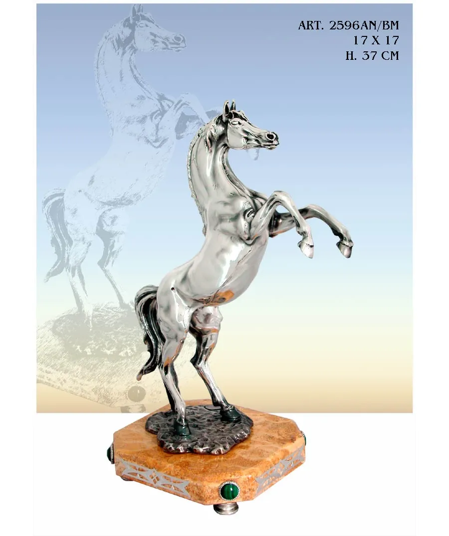 obrazek 1 Piękna figura konia na dwóch nogach