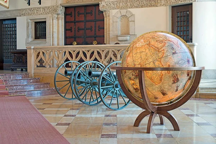 picture 7 Mini desk globe - stainless steel