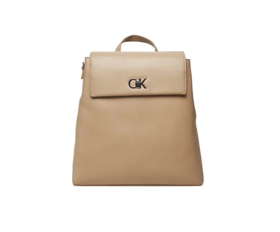 obrazek 1 Calvin Klein Plecak Ck Flap Backpack With Conv Strap K60K613038 Beżowy