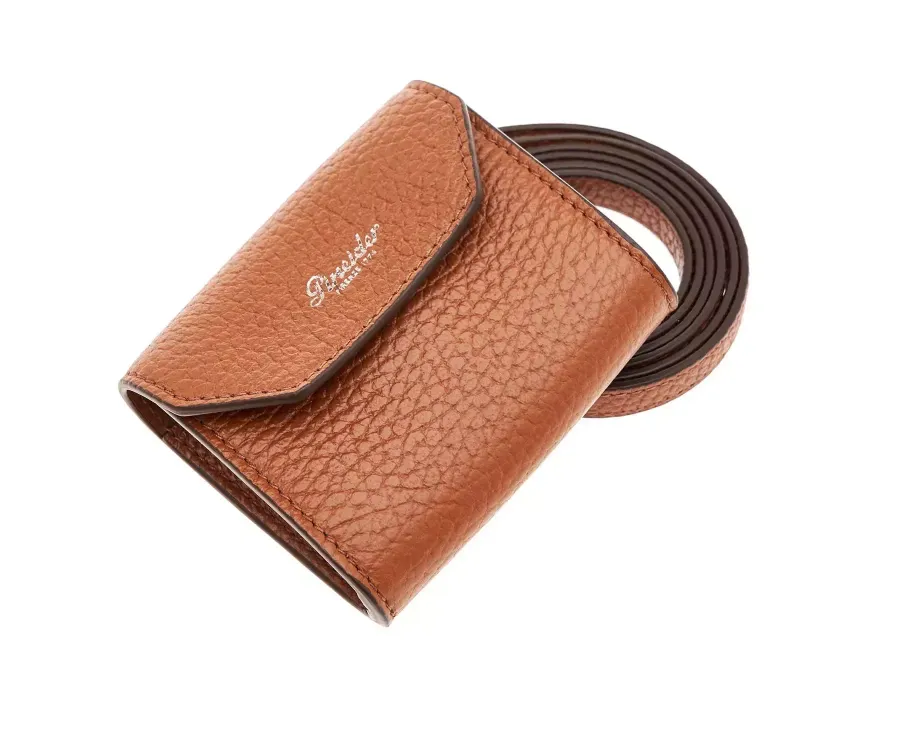 obrazek 3 Włoskie etui na słuchawki AirPods z kolekcji Grained