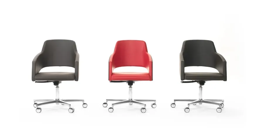 picture 3 Designer chair for the boss’s office