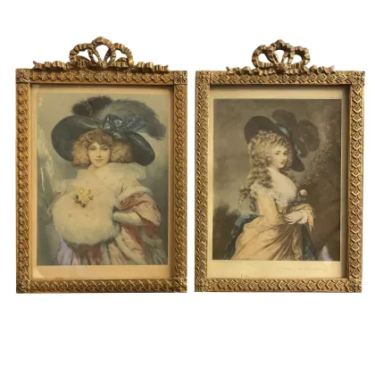 Picture A pair of gilt pastiglia picture frames from the early 20th century