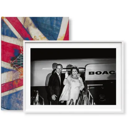 Zdjęcie Książka Her Majesty, Vivienne Westwood Edition No. 501–1,000, Harry Benson ‘Royal Departure’ - Taschen