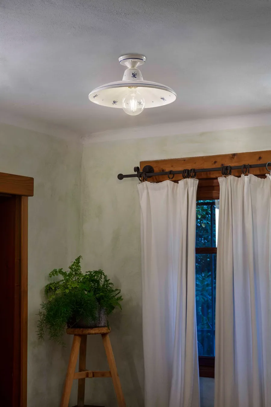 obrazek 2 Ekskluzywna włoska lampa sufitowa-plafoniera w stylu klasycznym