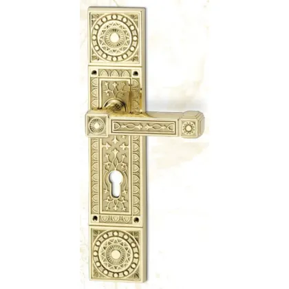 Zdjęcie Duża klamka drzwiowa na dużym zestawie płyt – Il Paralume Marina