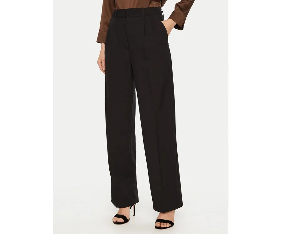 obrazek 1 Guess Spodnie materiałowe W5RB41 WGX02 Czarny Regular Fit