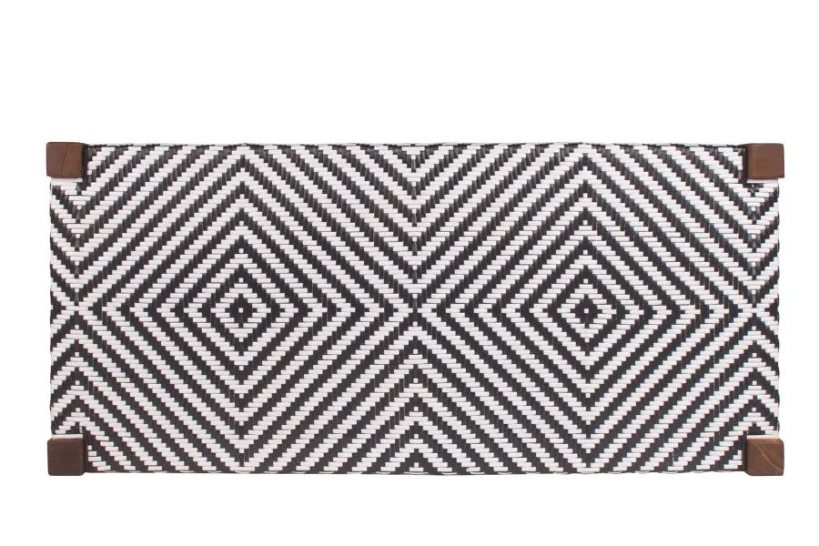 obrazek 2 Wyjątkowa ławka ogrodowa bez oparcia