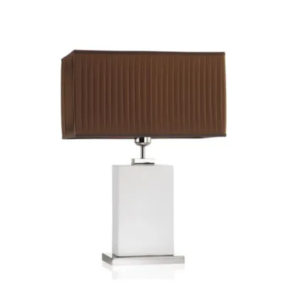 Zdjęcie Designerska lampa z chromowaną mosieżną podstawą