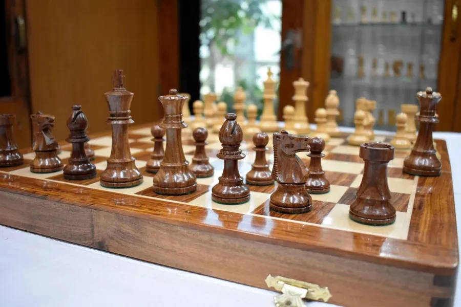 obrazek 6 Ekskluzywny komplet szachowy z szufladą z serii klubowej - The Chess Empire