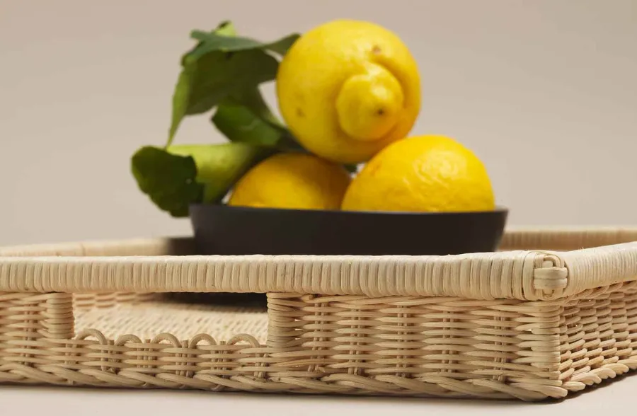 obrazek 4 Kwadratowa taca z naturalnej wikliny z wewnętrzną szybą