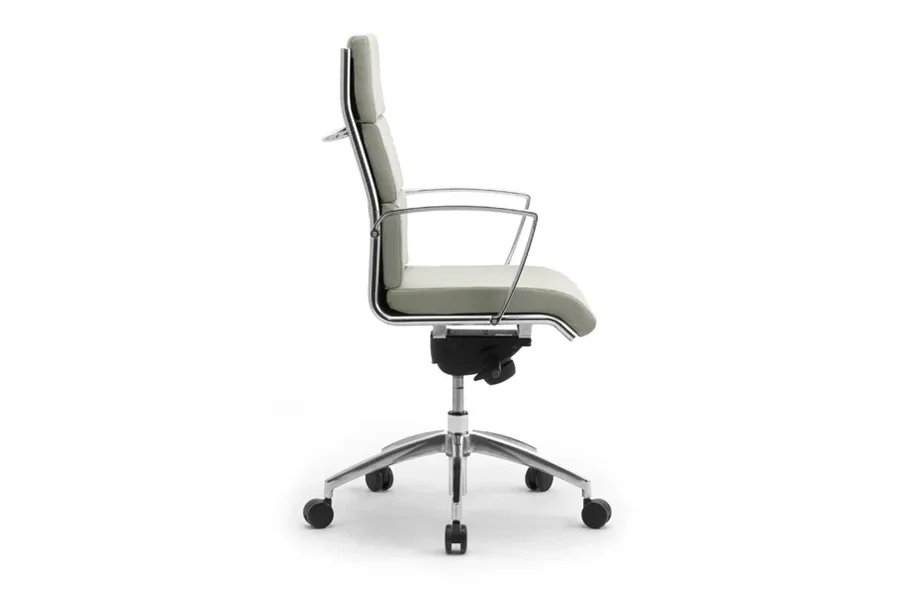 picture 11 Designer leather office chair - 7 items