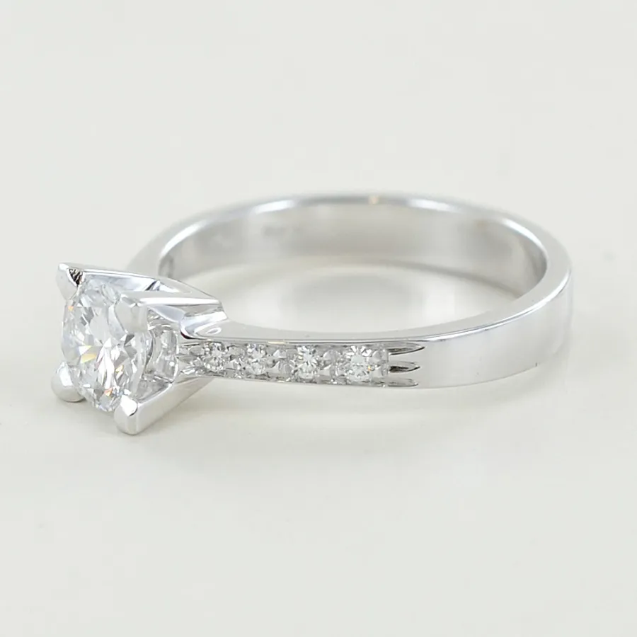 obrazek 6 Włoski pierścionek Solitaire z brylantem 0,65 ct i brylantami na trzpieniu