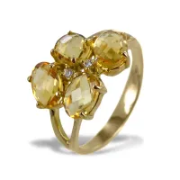 Picture A phenomenal ring made of yellow gold, quartz and zircon