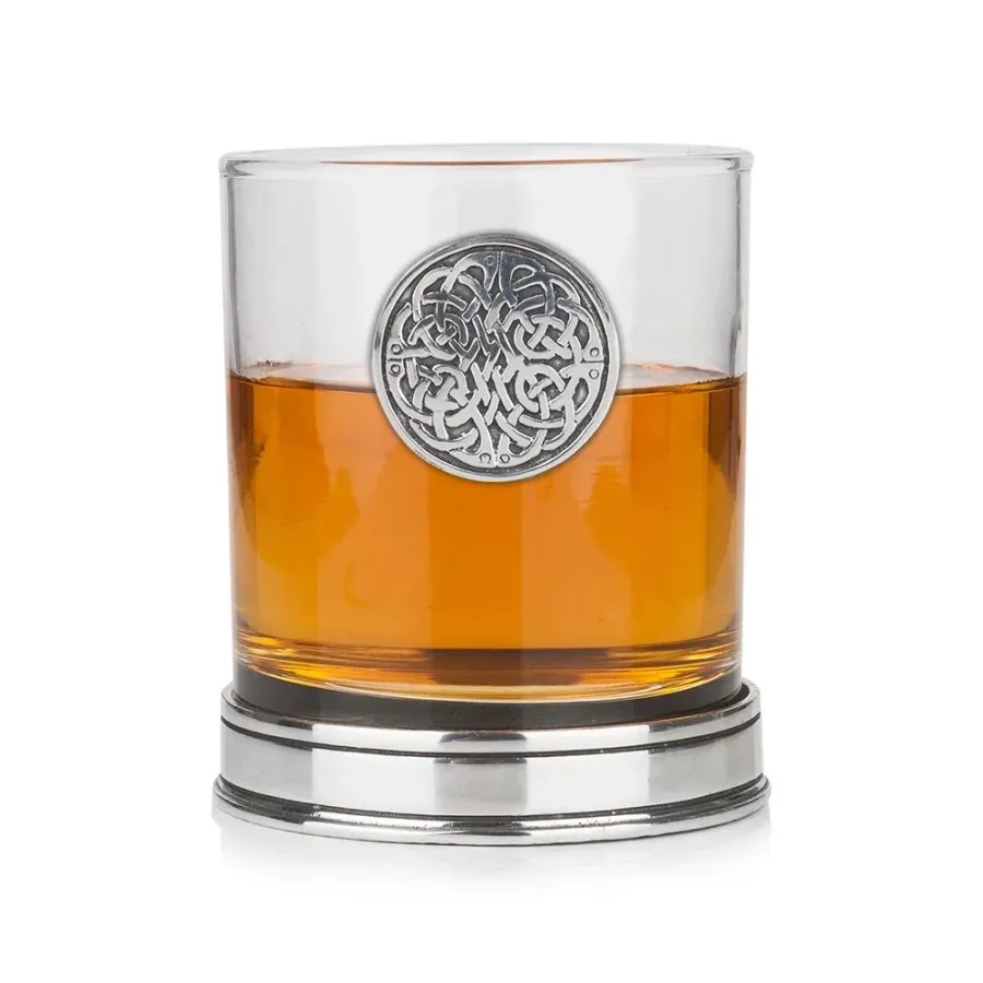 obrazek 1 Szklanka do whisky z celtyckim zdobieniem z polerowaną podstawą w kolorze miedzi - prezent dla konesera whisky