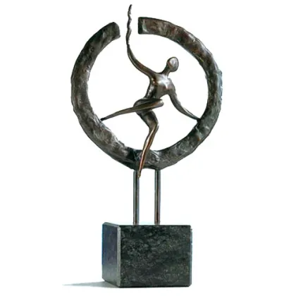 Zdjęcie Cudowna statuetka z brązu