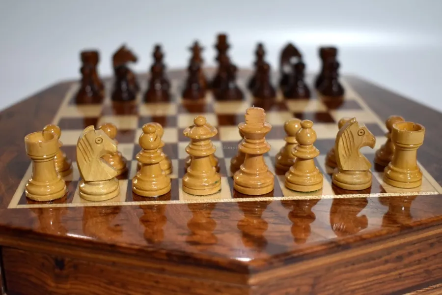 obrazek 1 Piękny komplet magnetycznych szachów podróżniczych - The Chess Empire