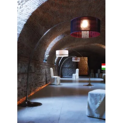 Zdjęcie Lampa podłogowa z rurą kalandrową i kloszem z tkaniny z kryształkami – Il Paralume Marina