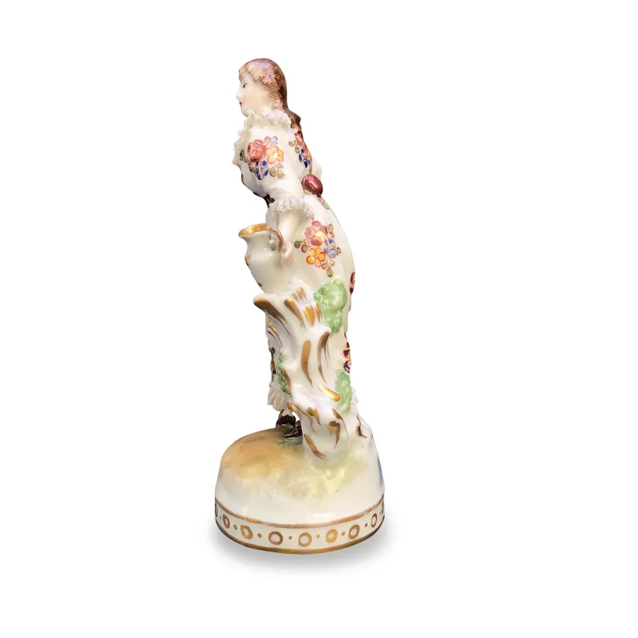 obrazek 4 Porcelanowa figurka kobiety z kwiatowymi dekoracjami