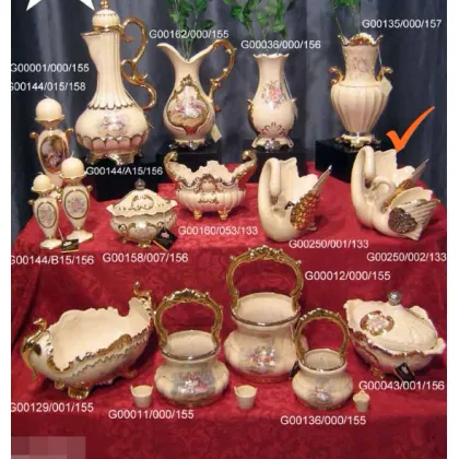 Zdjęcie Luksusowa ceramiczna figura łabędzi