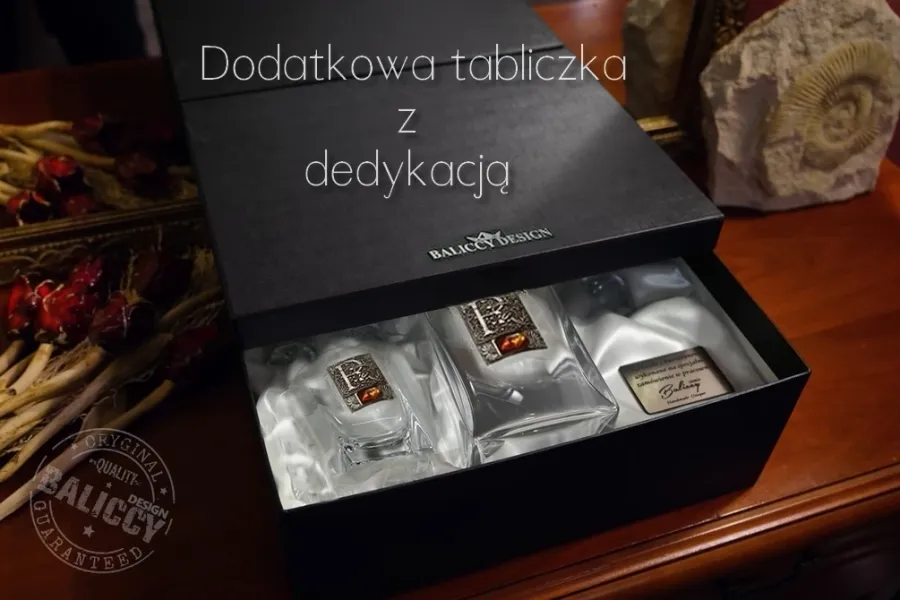 obrazek 3 Karafka  i szklanki  do whisky Quadro z bursztynem i inicjałem