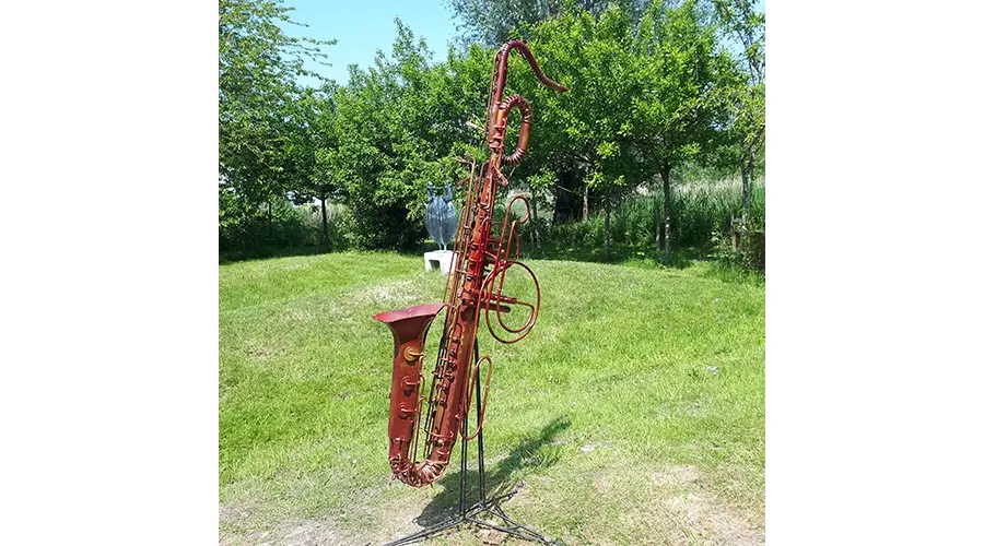 obrazek 1 Oryginalna rzeźba do ogrodu "Czerwony saksofon"