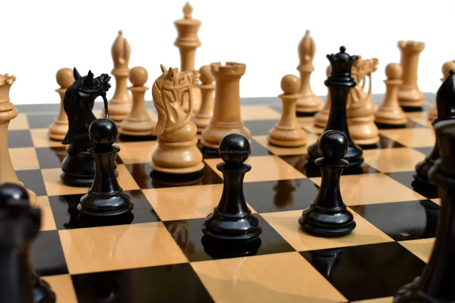 obrazek 10 Oszałamiająco rzeźbiony zestaw szachowy - The Chess Empire