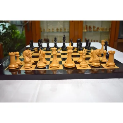 Zdjęcie Wspaniale wykonany pakiet królewskiej gry - The Chess Empire