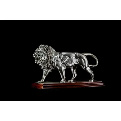 Zdjęcie Gustowna figruka lwa - idealna na biurko