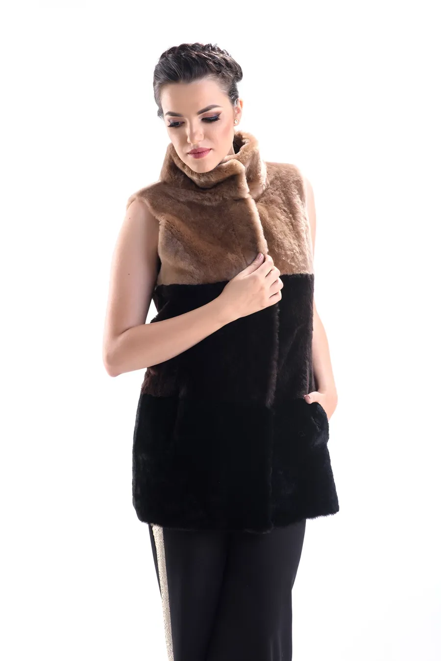 picture 1 Elegant and feminine lamb fur vest - A&A Vesa