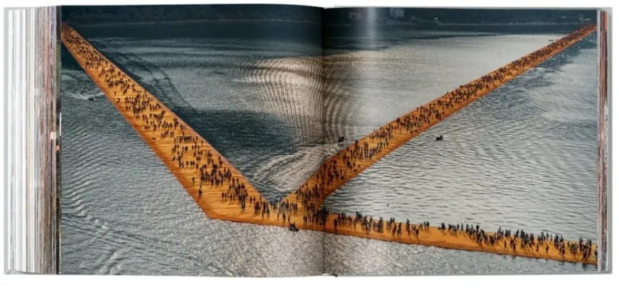obrazek 5 Książka Christo and Jeanne-Claude. The Floating Piers, Art Edition No. 41–60 (Collage) - Taschen