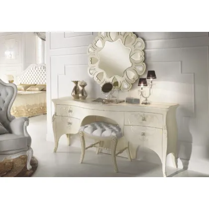 Zdjęcie Luksusowa toaletka do sypialni dostępna w kolorach antycznej bieli i szarości oraz orzechowego piasku