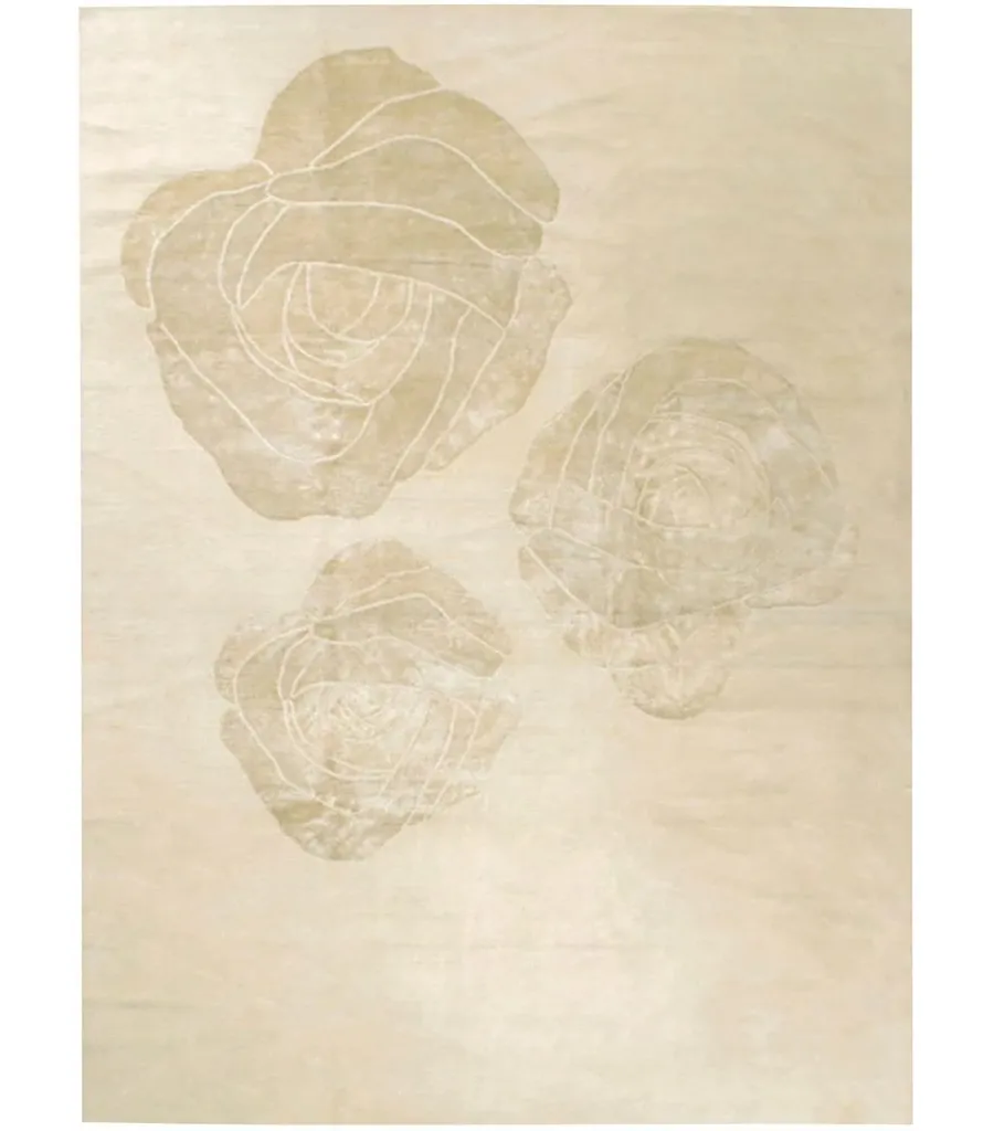 picture 1 Carpet with roses in shades of ivory