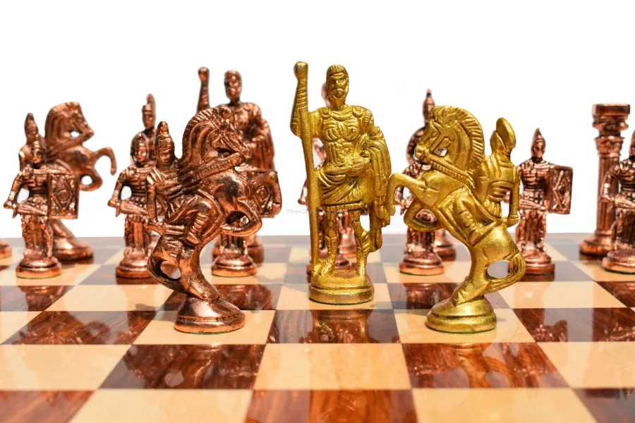obrazek 7 Rzeźbiony zestaw figur rzymskie z litego mosiądzu - The Chess Empire