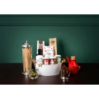 Picture Luxurious delicatessen basket from Italy