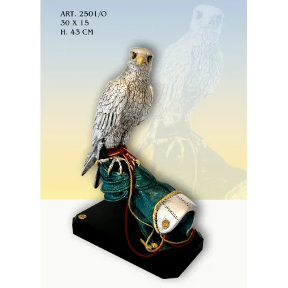 Zdjęcie Figura orła siedzącego na dłoni prosto z włoch