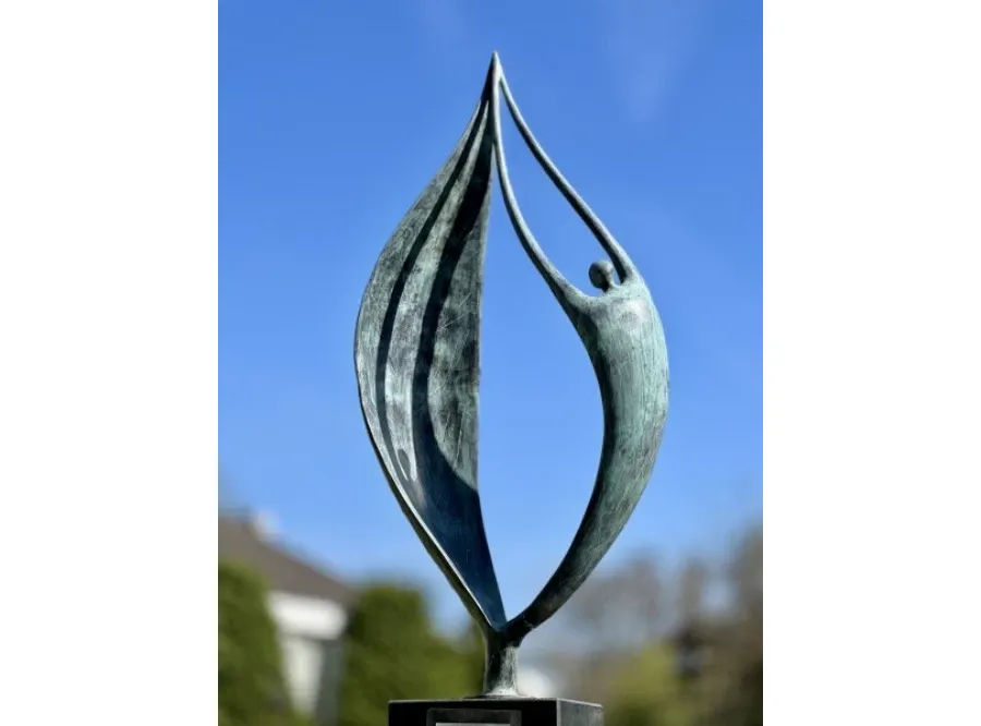 obrazek 3 Ekskluzywna rzeźba z brązu "Nowy początek" - elegancka ozdoba każdego ogrodu